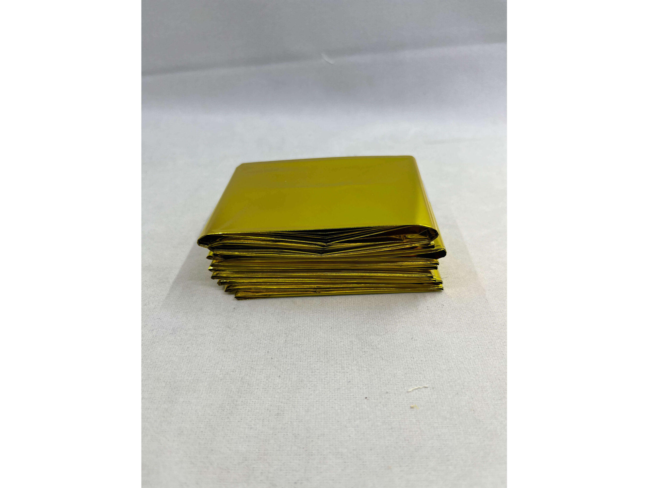 Disposable emergency blanket - Disposable-emergency-blanket-01-scaled